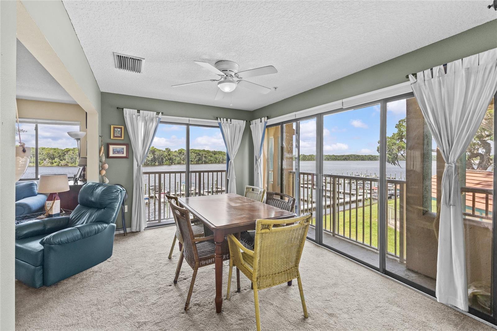 SPORTSMANS LODGE - Residential