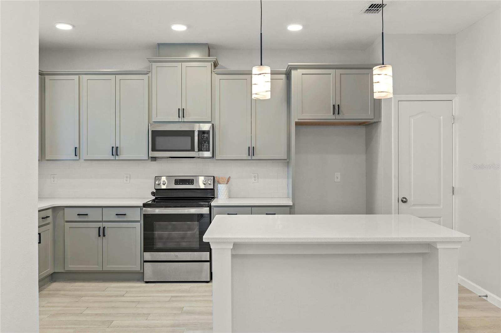 TOWNS AT TUSKAWILLA COMMONS - Residential