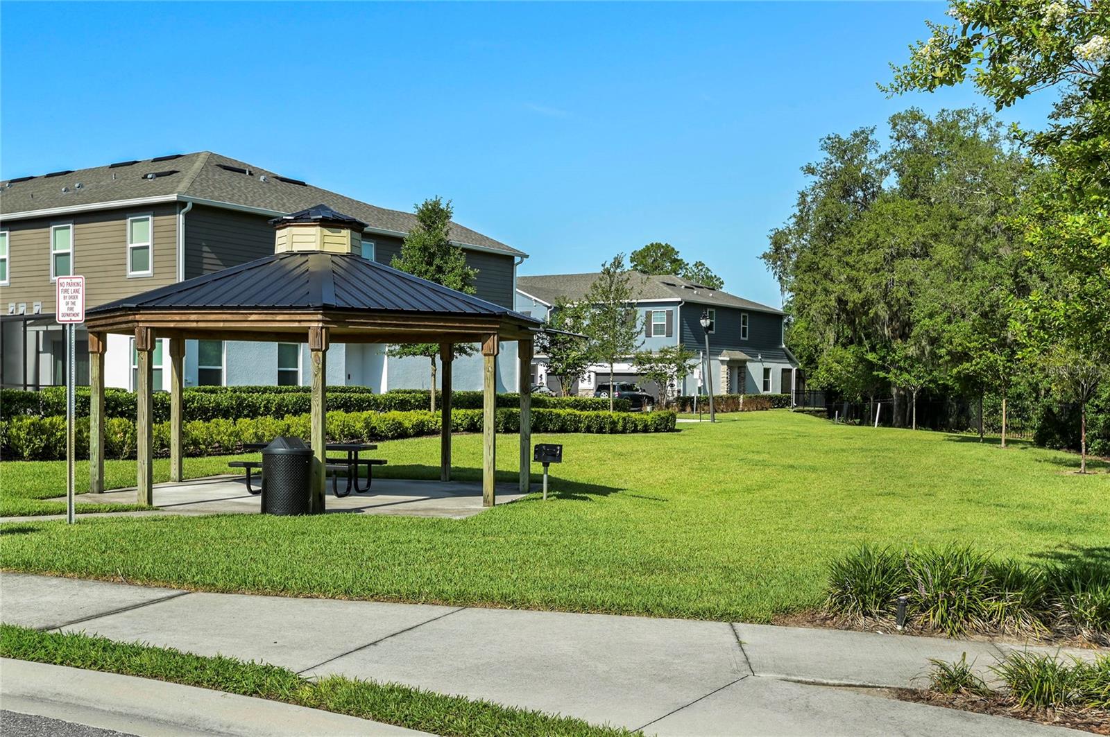TOWNS AT TUSKAWILLA COMMONS - Residential