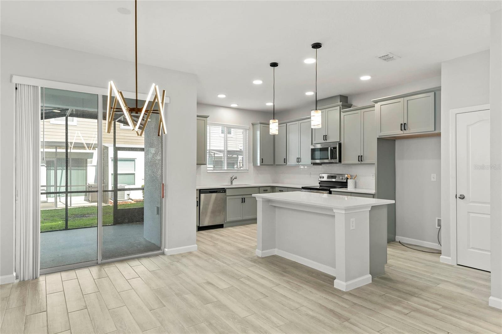 TOWNS AT TUSKAWILLA COMMONS - Residential