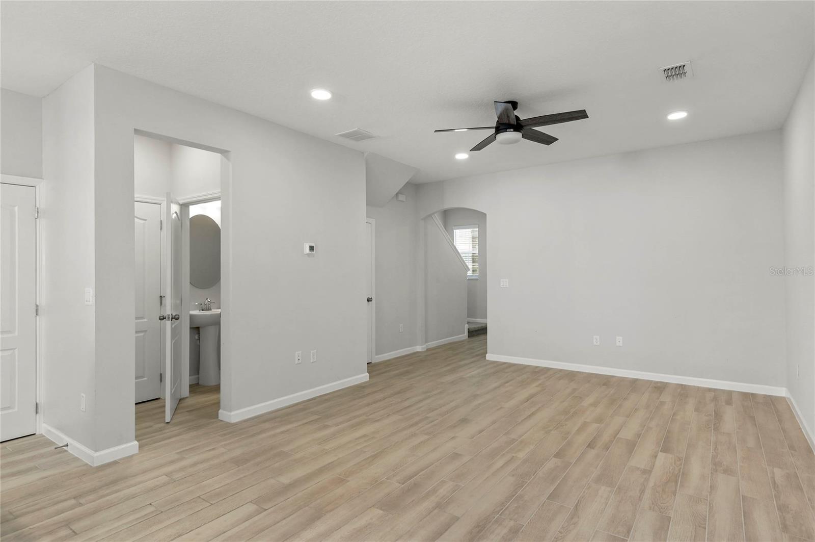 TOWNS AT TUSKAWILLA COMMONS - Residential