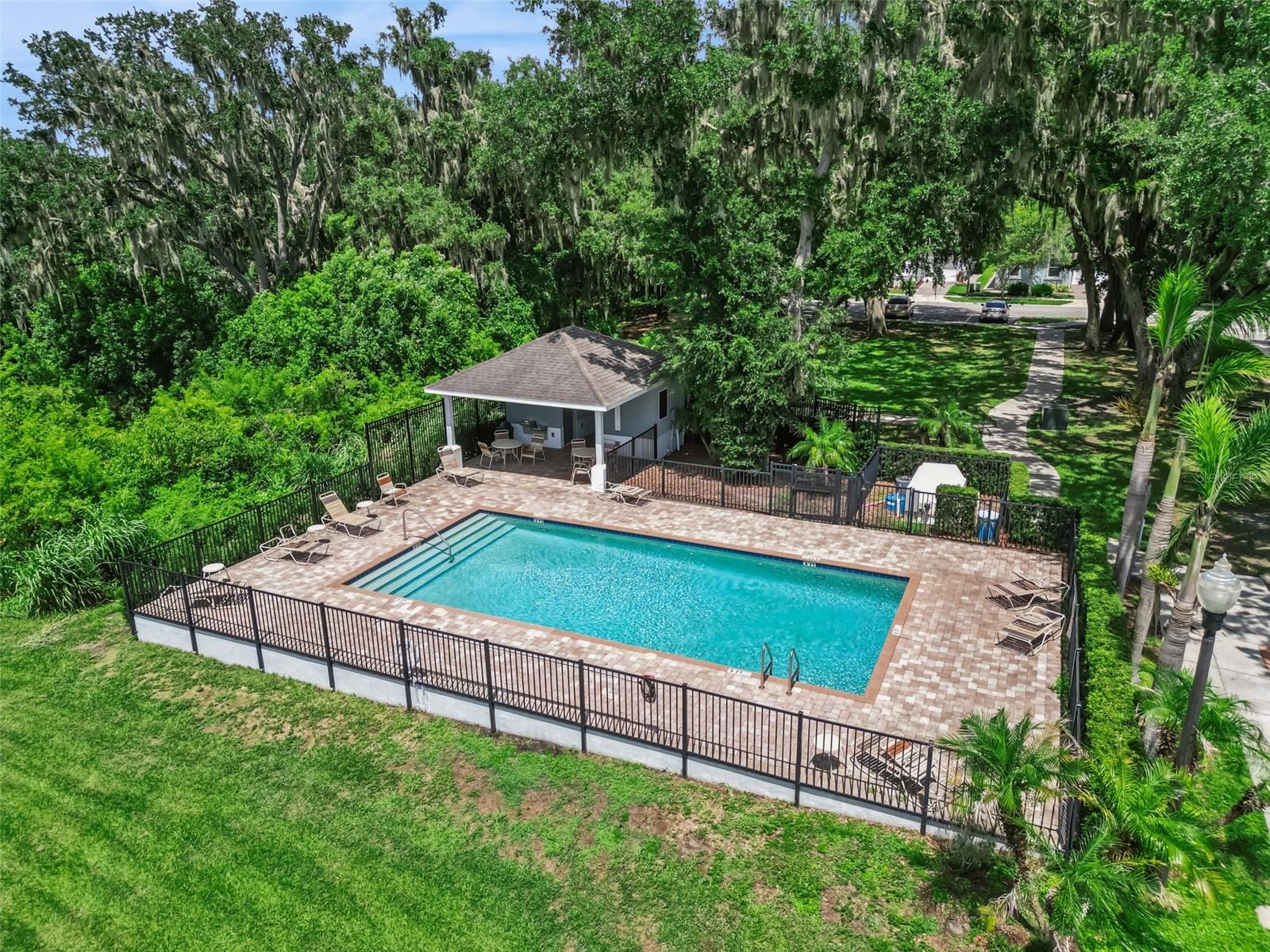 OAKTREE POINTE VILLAS - Residential