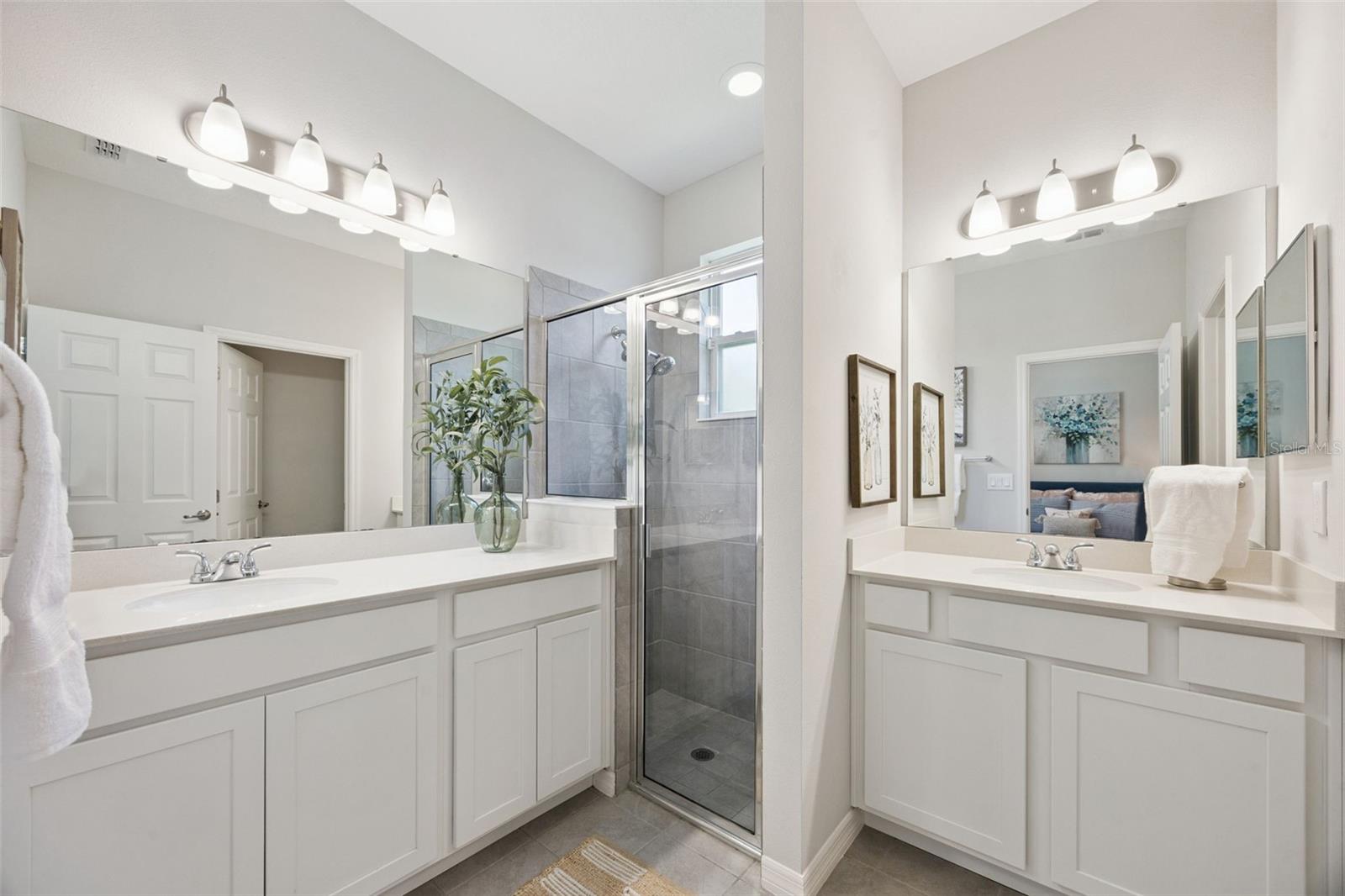 OAKTREE POINTE VILLAS - Residential