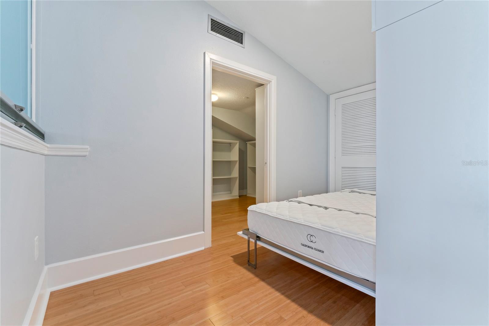 RESIDENCES OF FRANKLIN STREET - Residential
