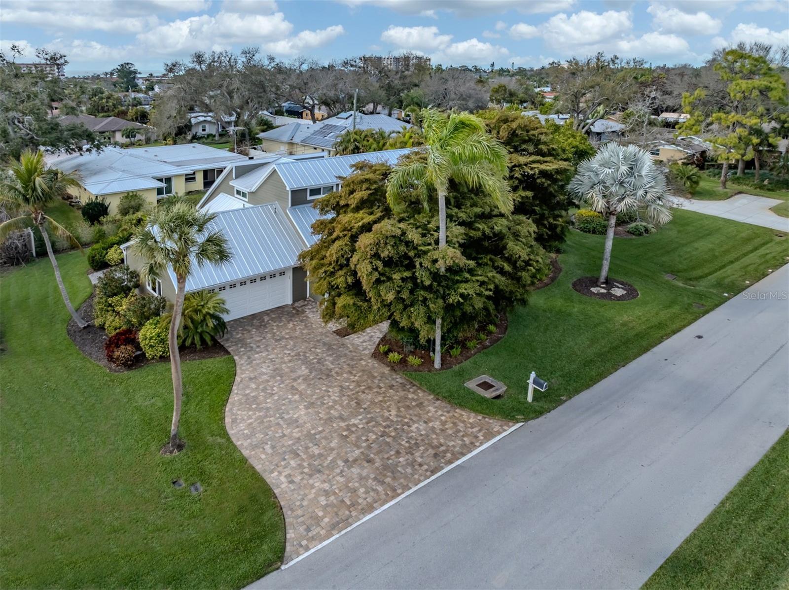 GOLDEN BEACH - Residential