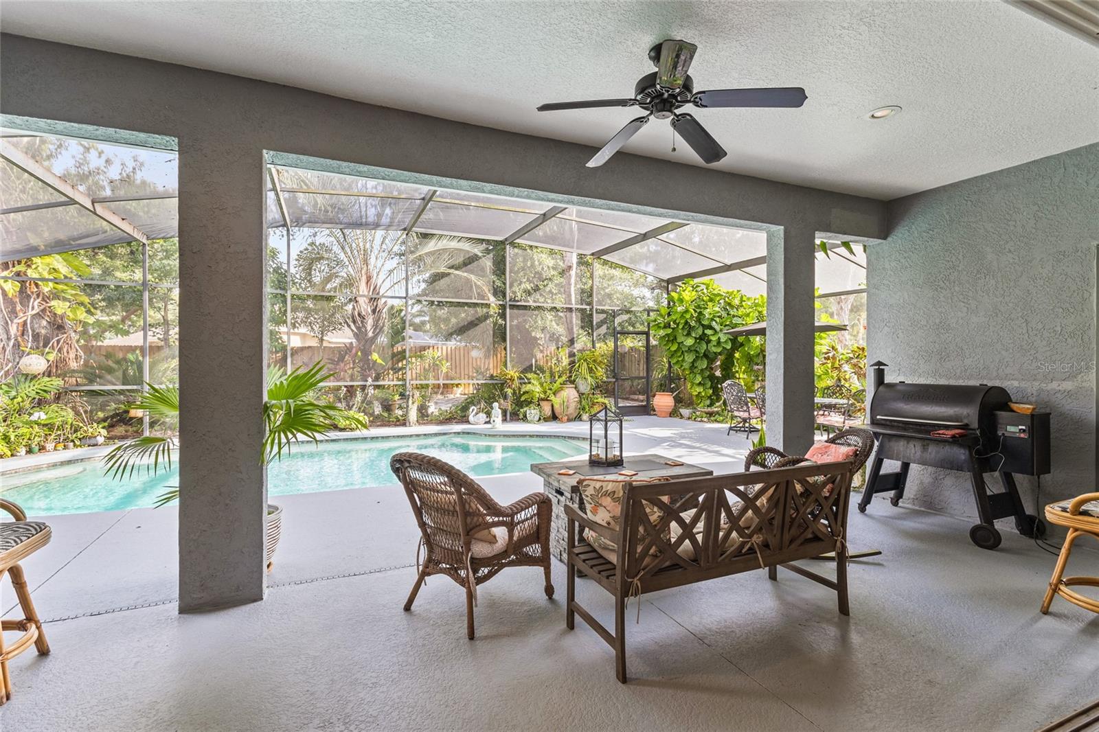 RIVER WOODS PH I - Residential