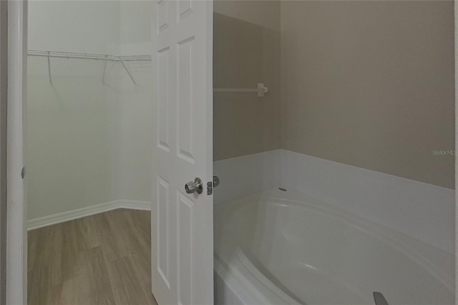 UNIVERSITY OAKS 50 70 - Residential Lease