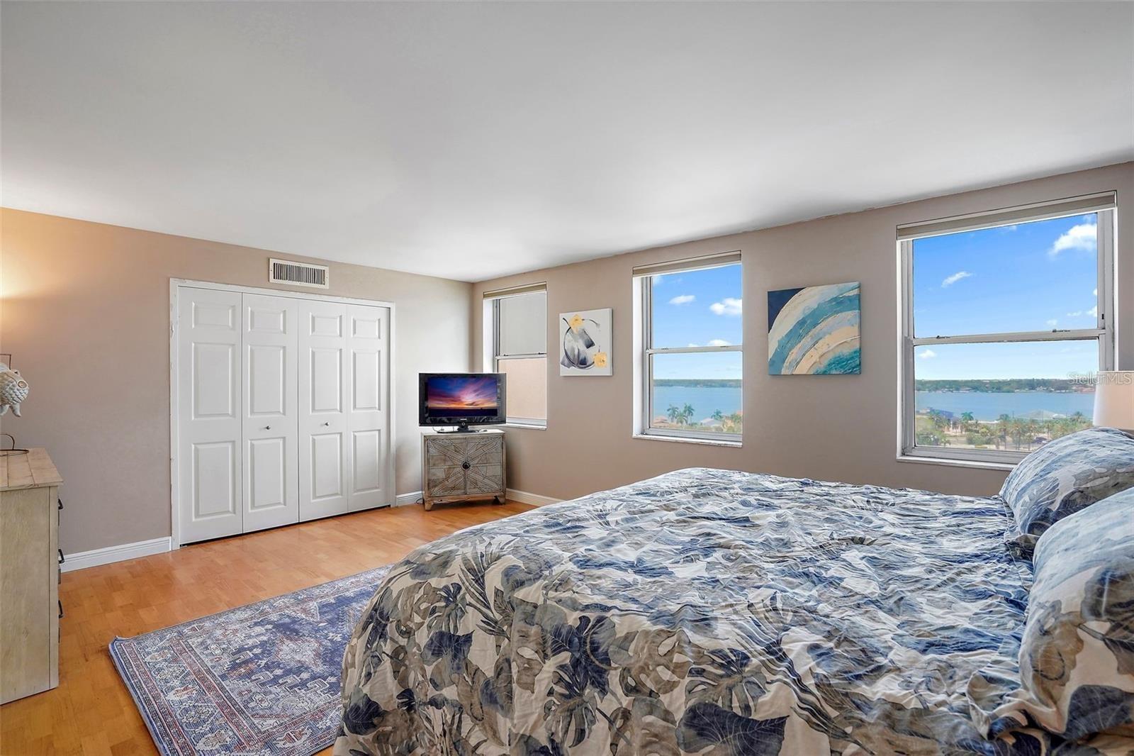 PARADISE ISLAND TOWERS CONDO - Residential