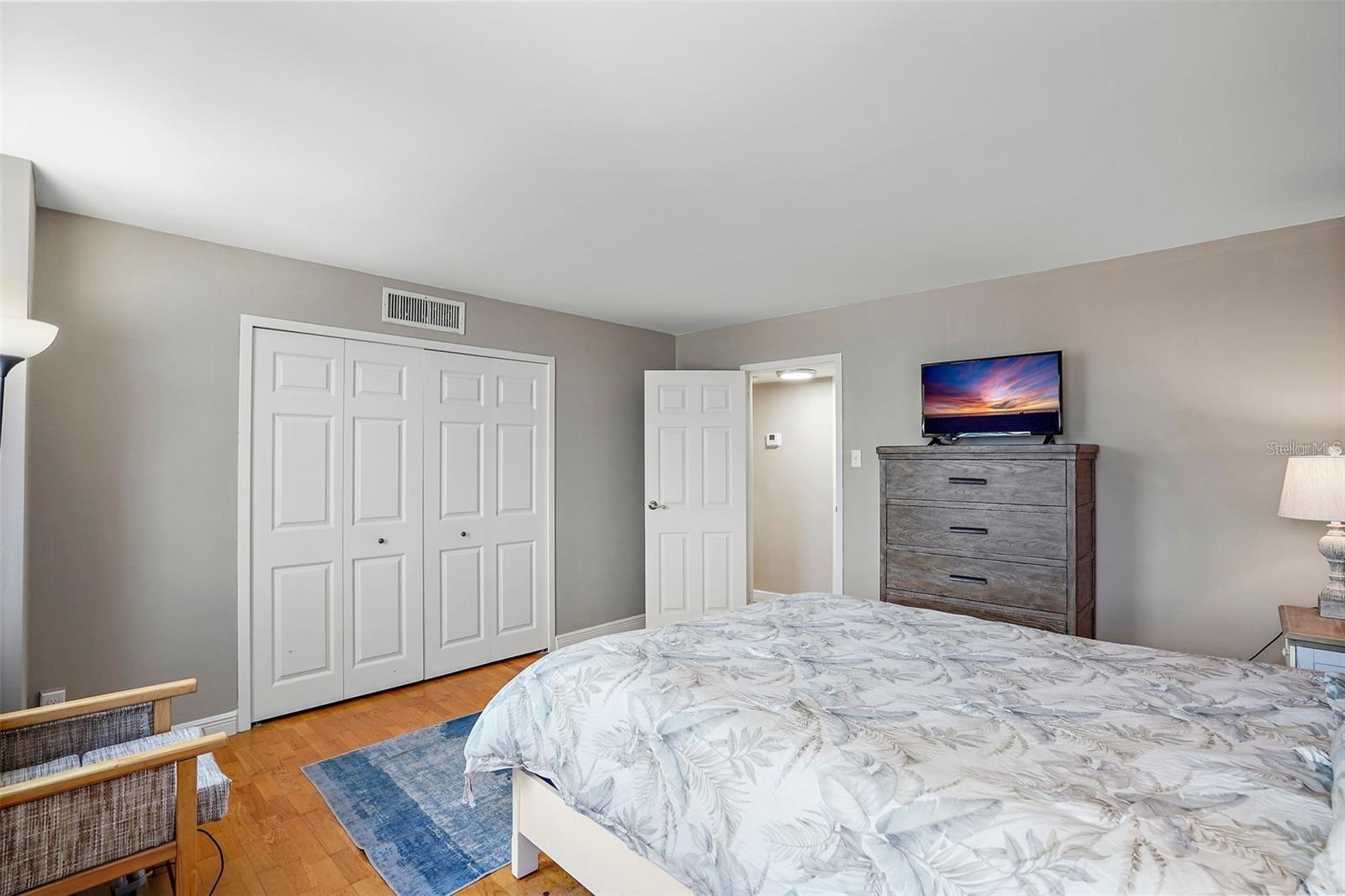 PARADISE ISLAND TOWERS CONDO - Residential