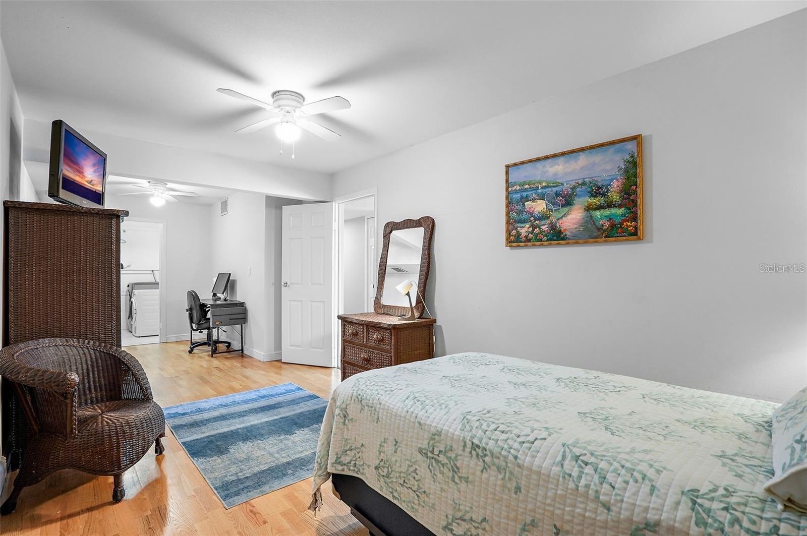 PARADISE ISLAND TOWERS CONDO - Residential