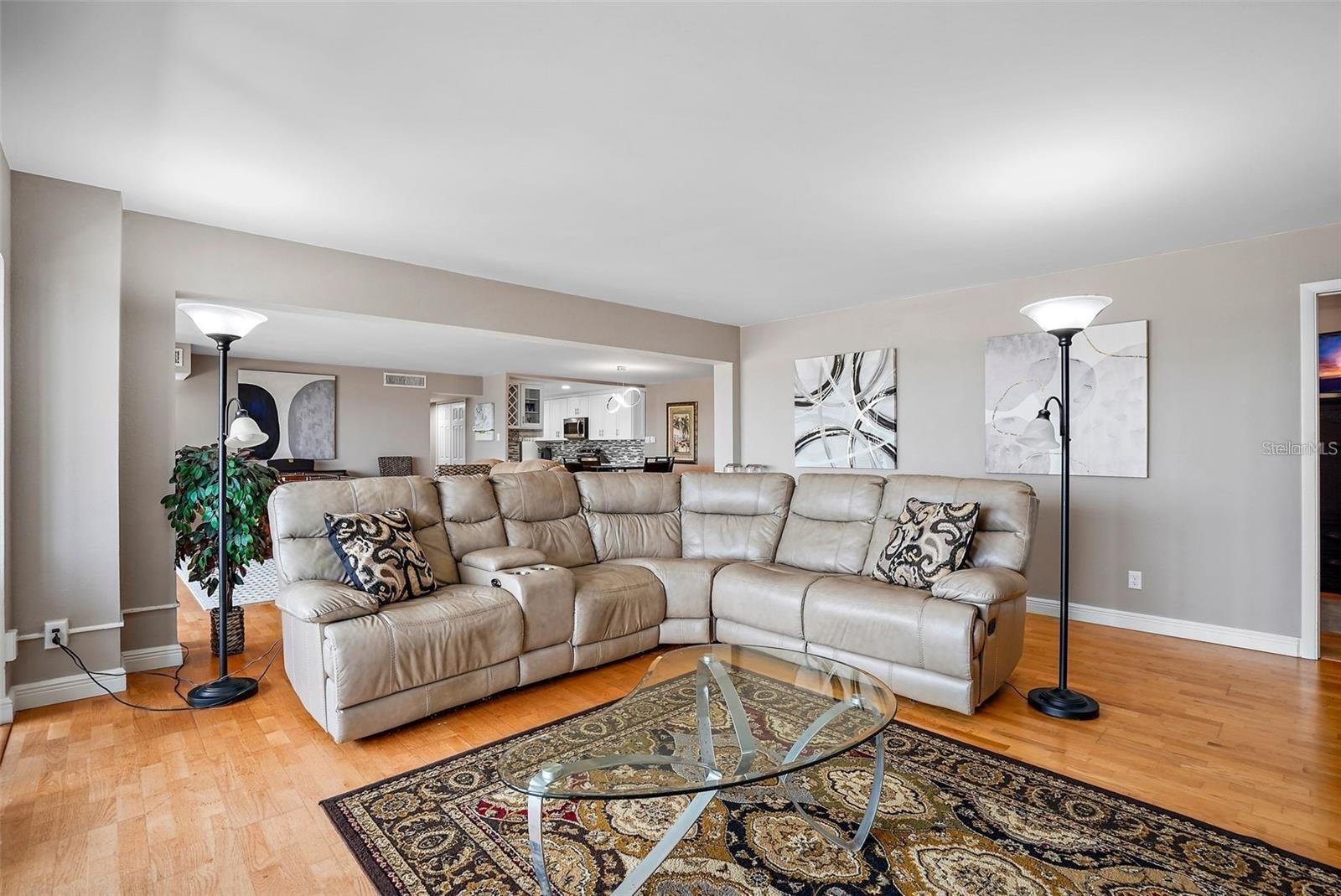 PARADISE ISLAND TOWERS CONDO - Residential