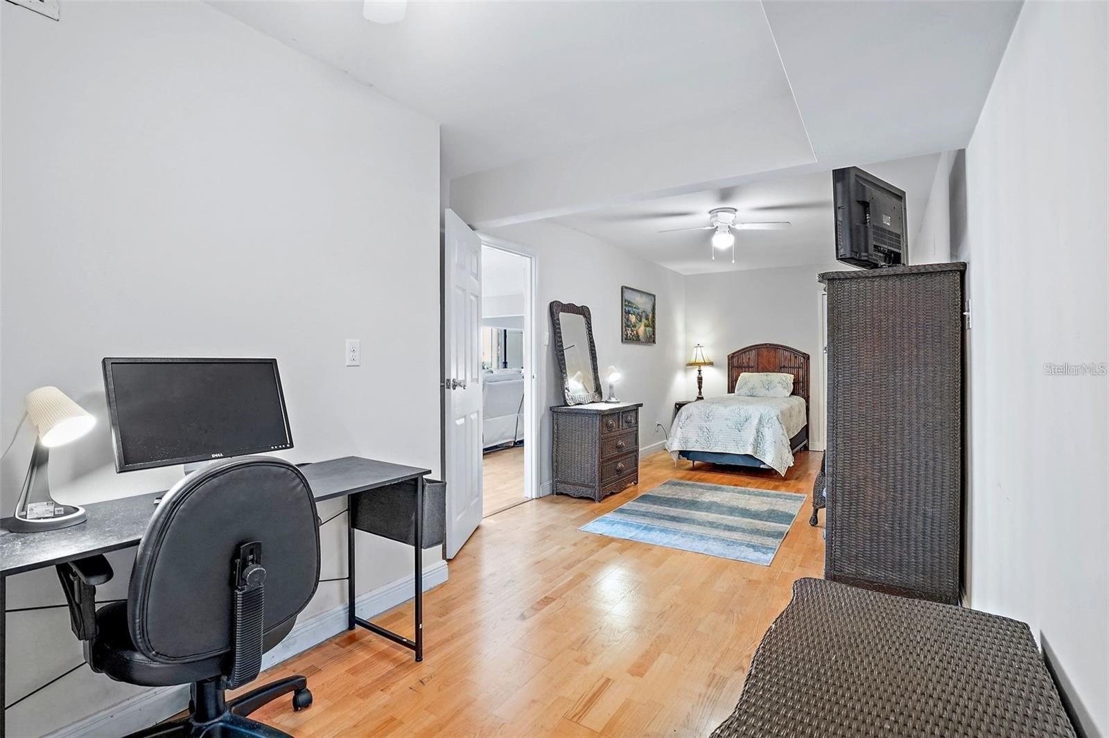 PARADISE ISLAND TOWERS CONDO - Residential