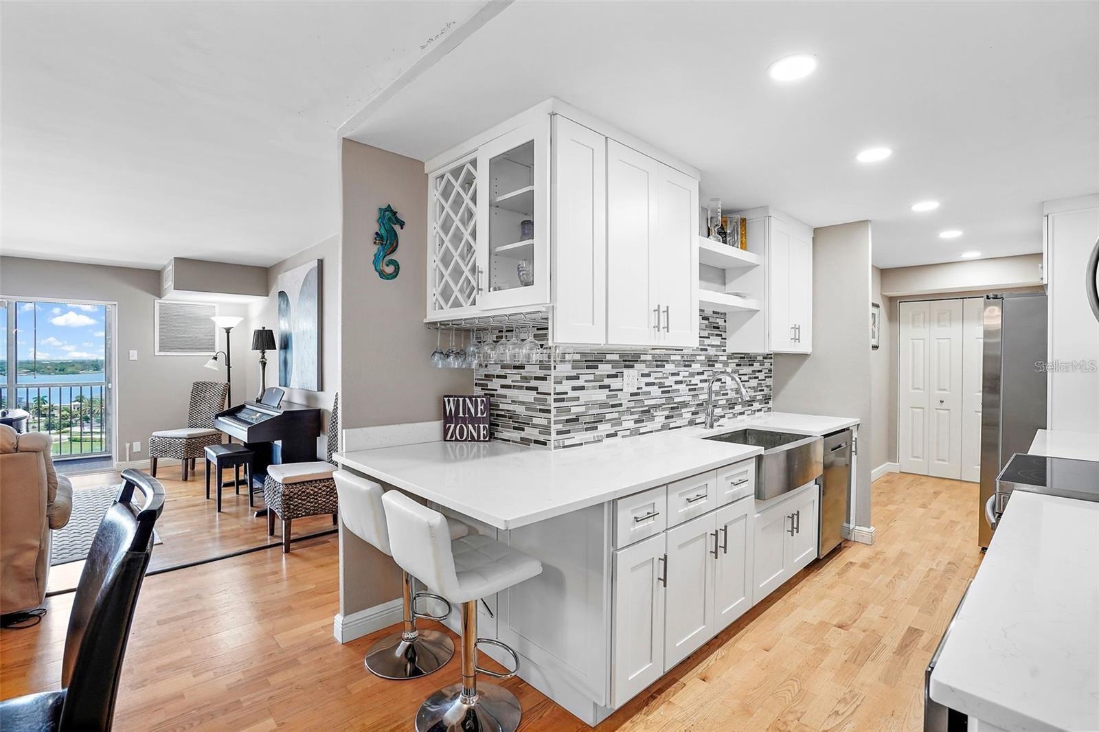 PARADISE ISLAND TOWERS CONDO - Residential