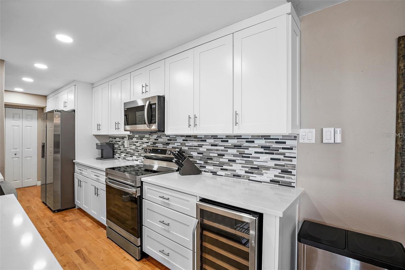 PARADISE ISLAND TOWERS CONDO - Residential