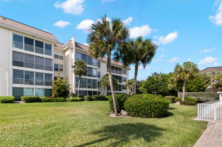 SUTTON PLACE - Residential