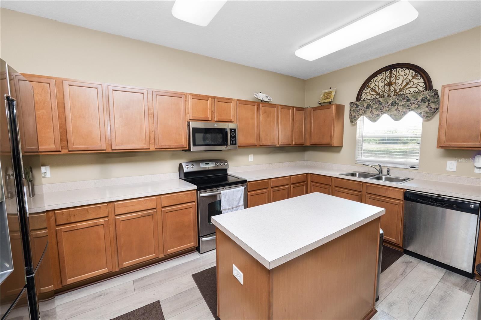 CREEKSIDE - Residential
