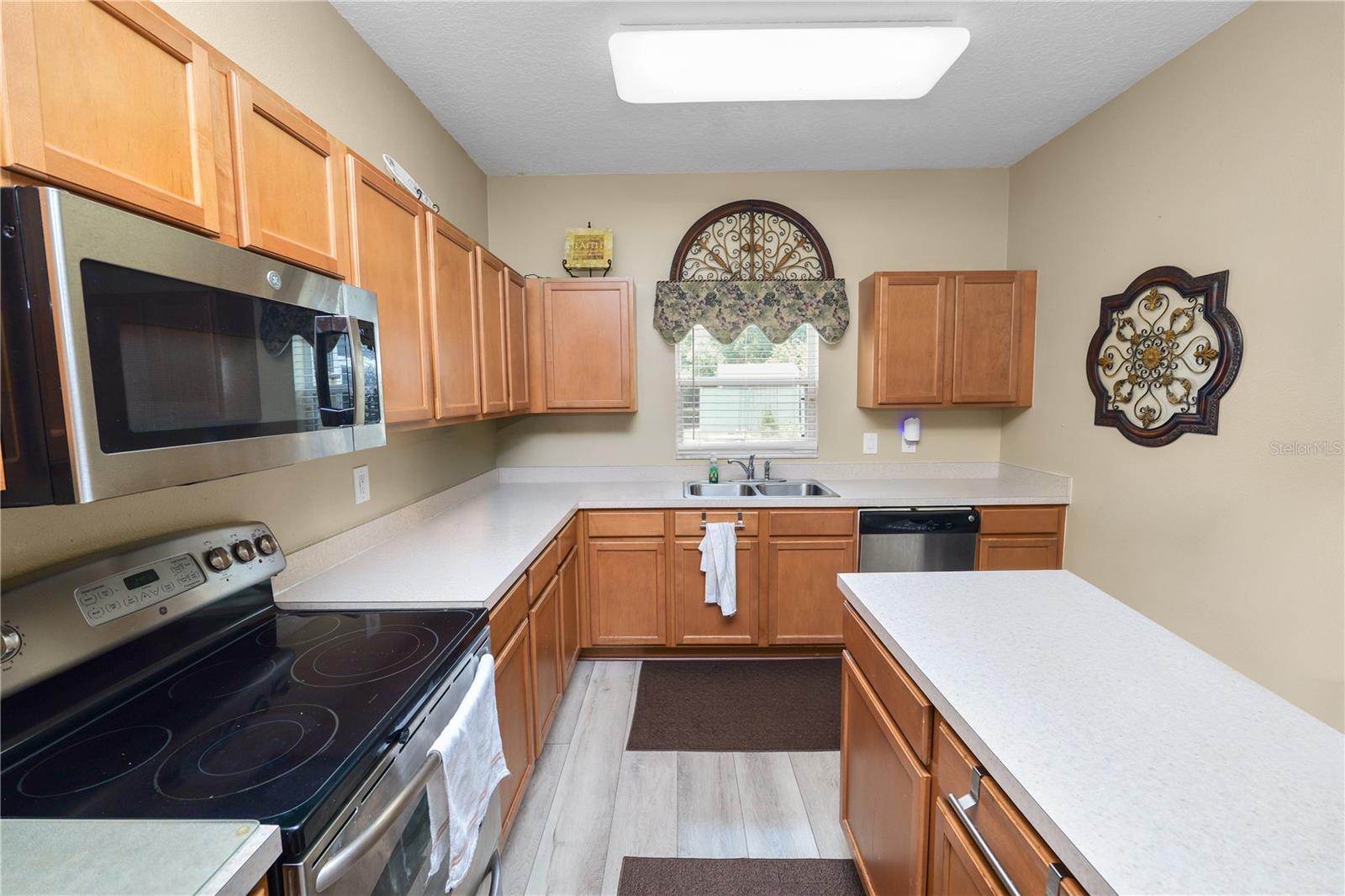 CREEKSIDE - Residential