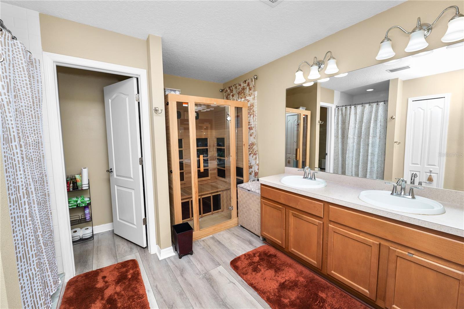 CREEKSIDE - Residential