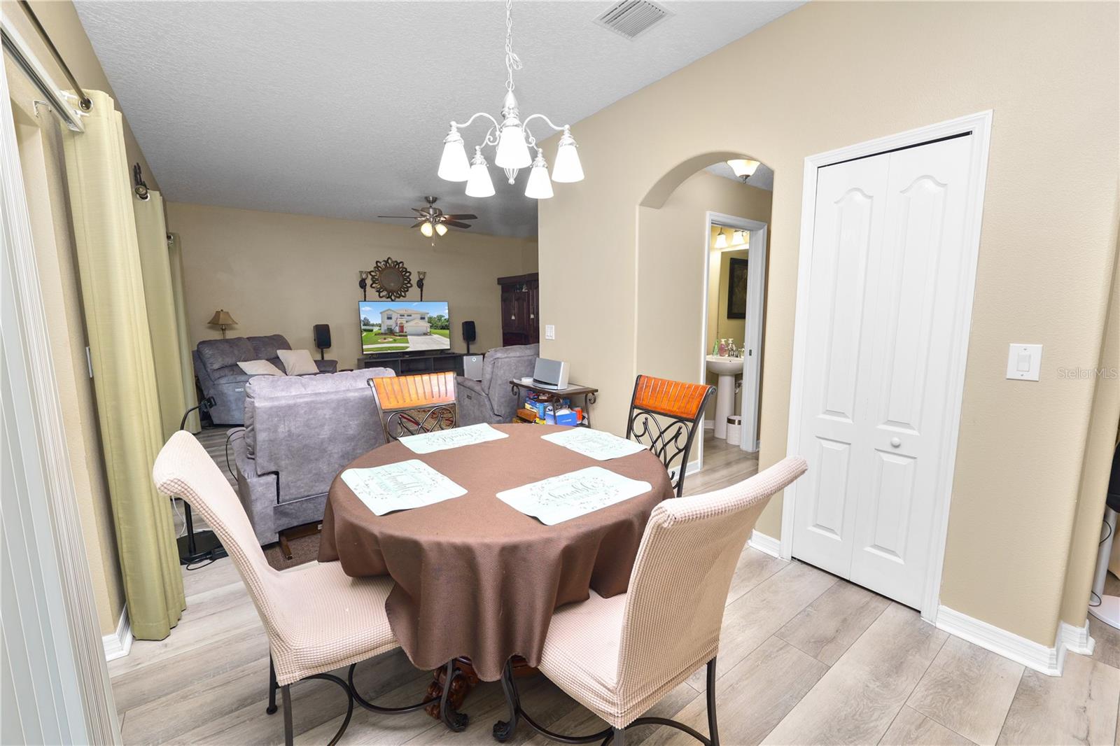 CREEKSIDE - Residential