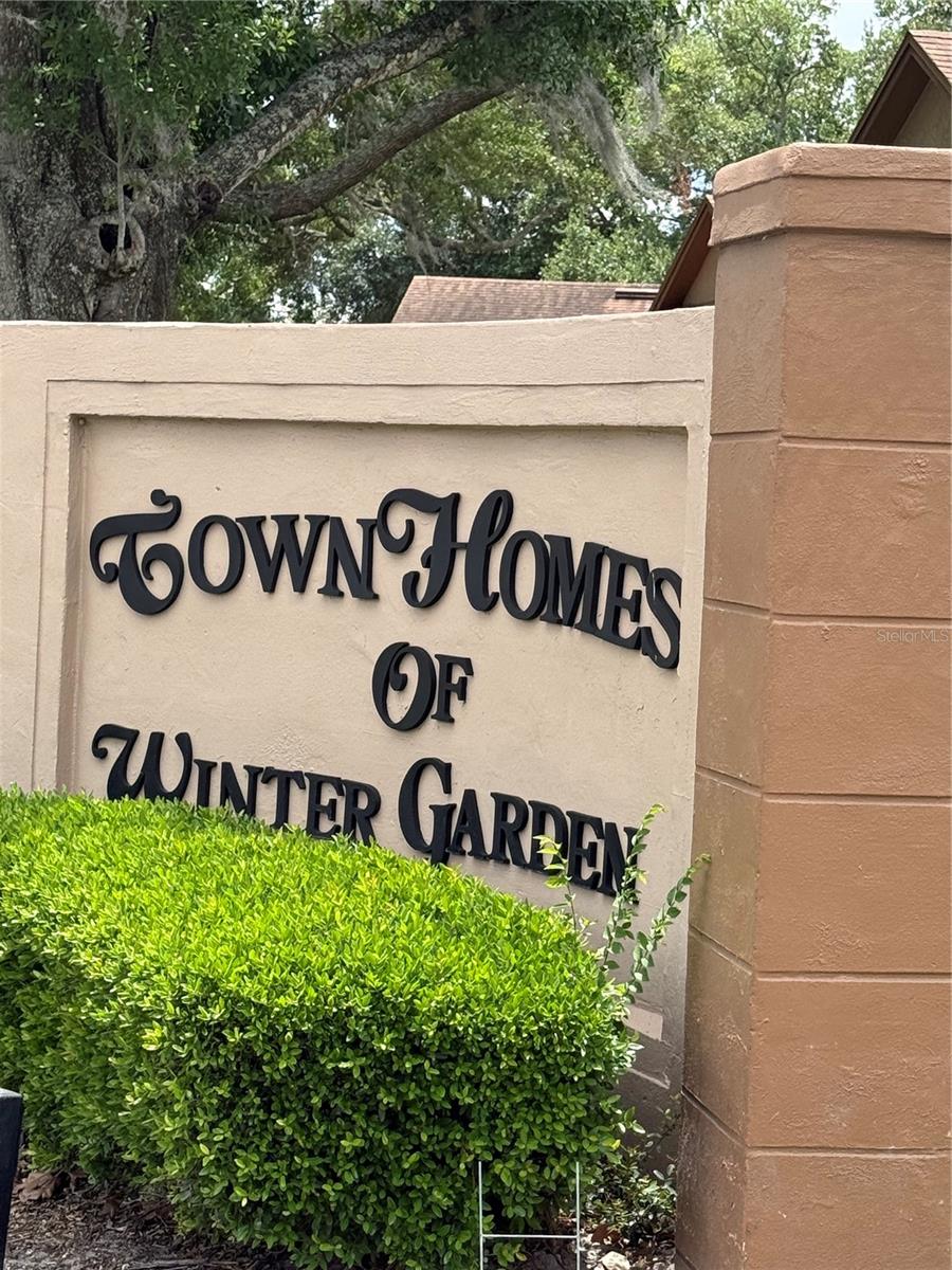 TOWNHOMES WINTER GARDEN - Residential