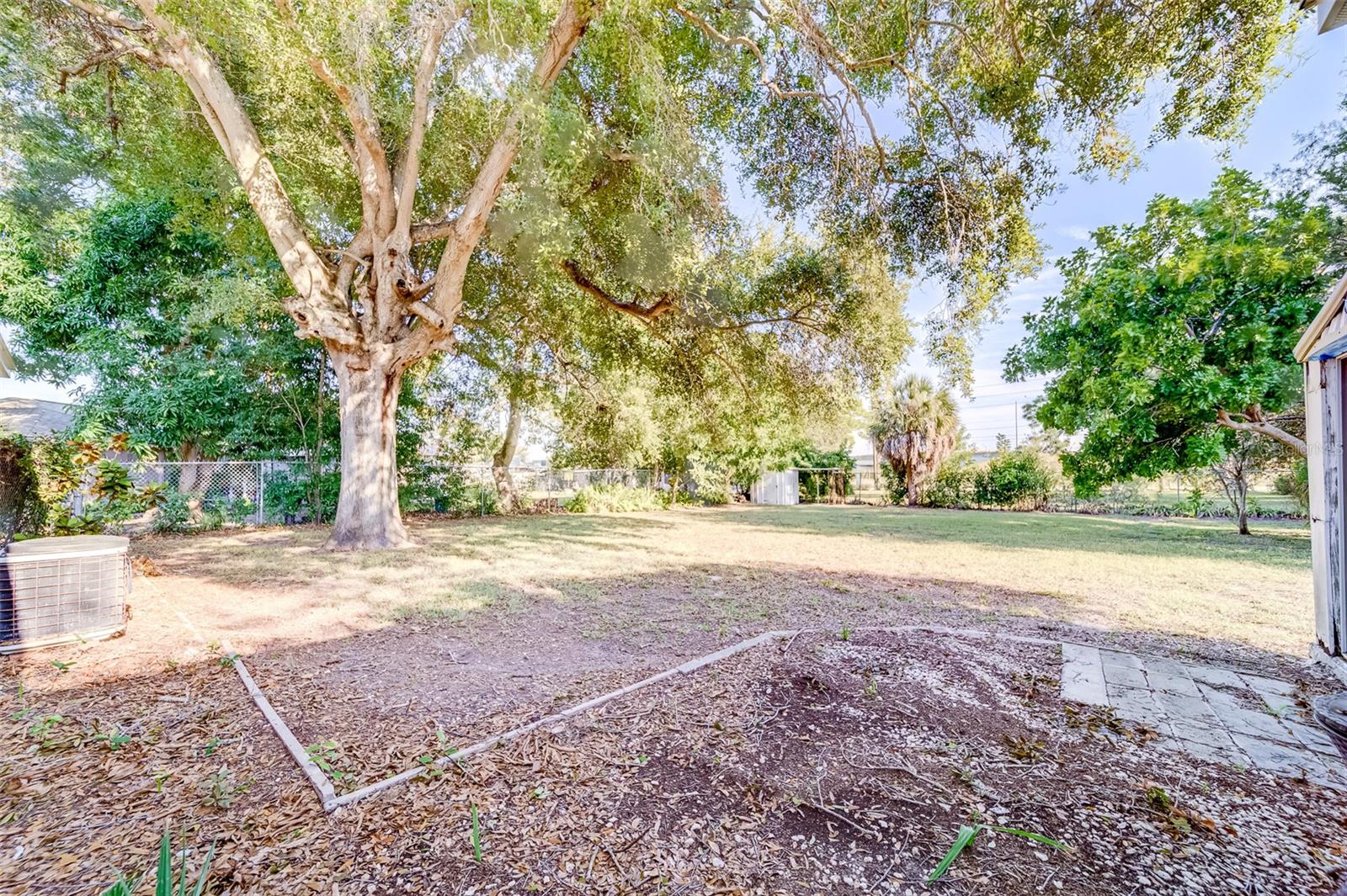 EDGEWATER ESTATES - Residential Lease