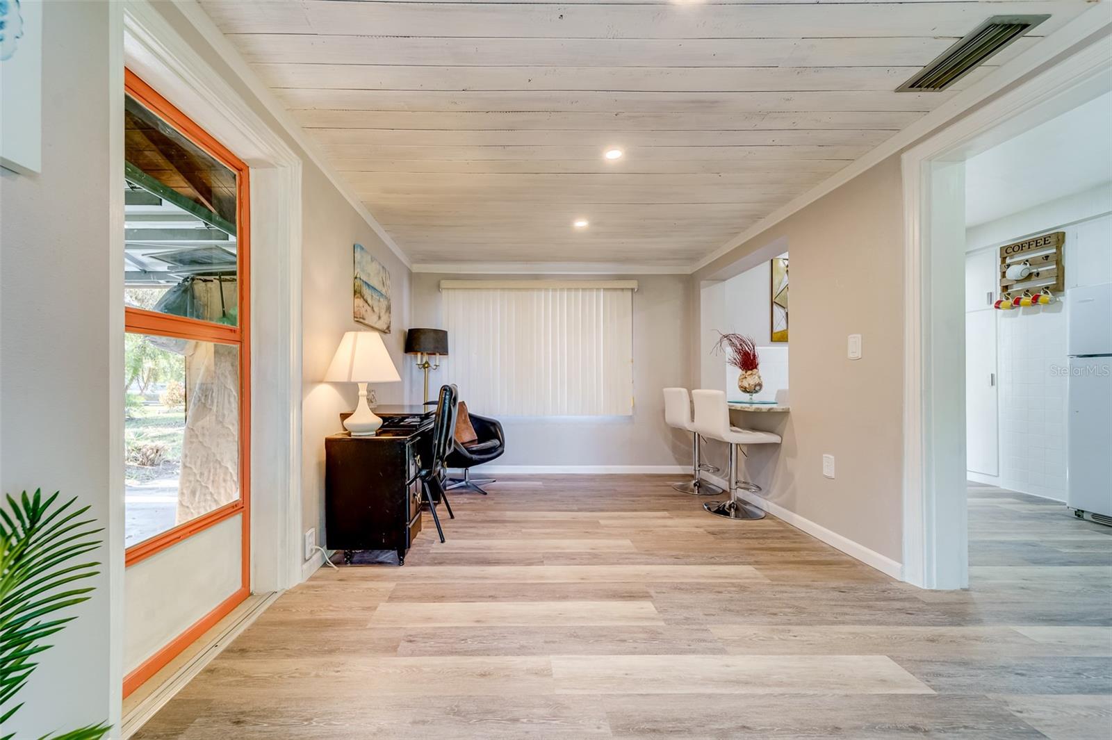 EDGEWATER ESTATES - Residential Lease