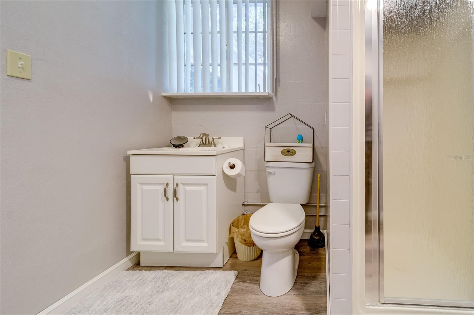 EDGEWATER ESTATES - Residential Lease