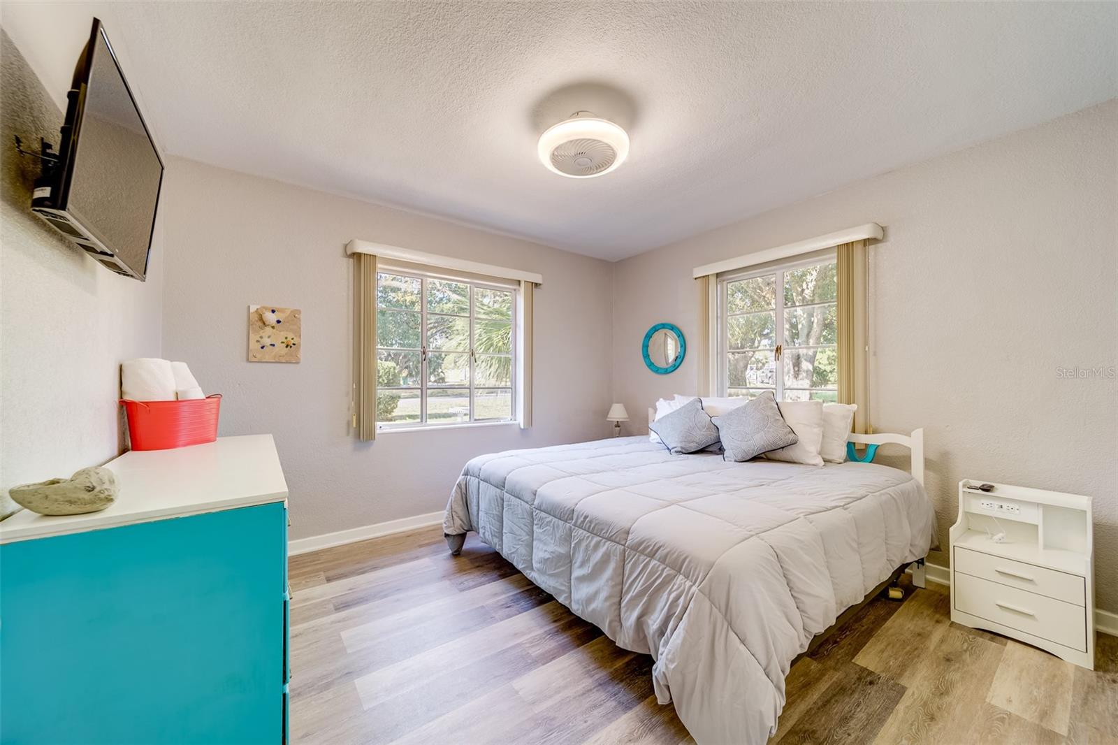 EDGEWATER ESTATES - Residential Lease