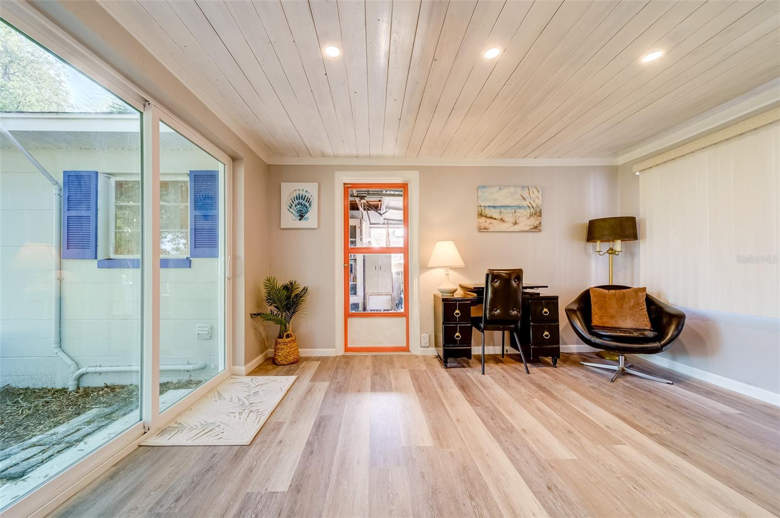 EDGEWATER ESTATES - Residential Lease