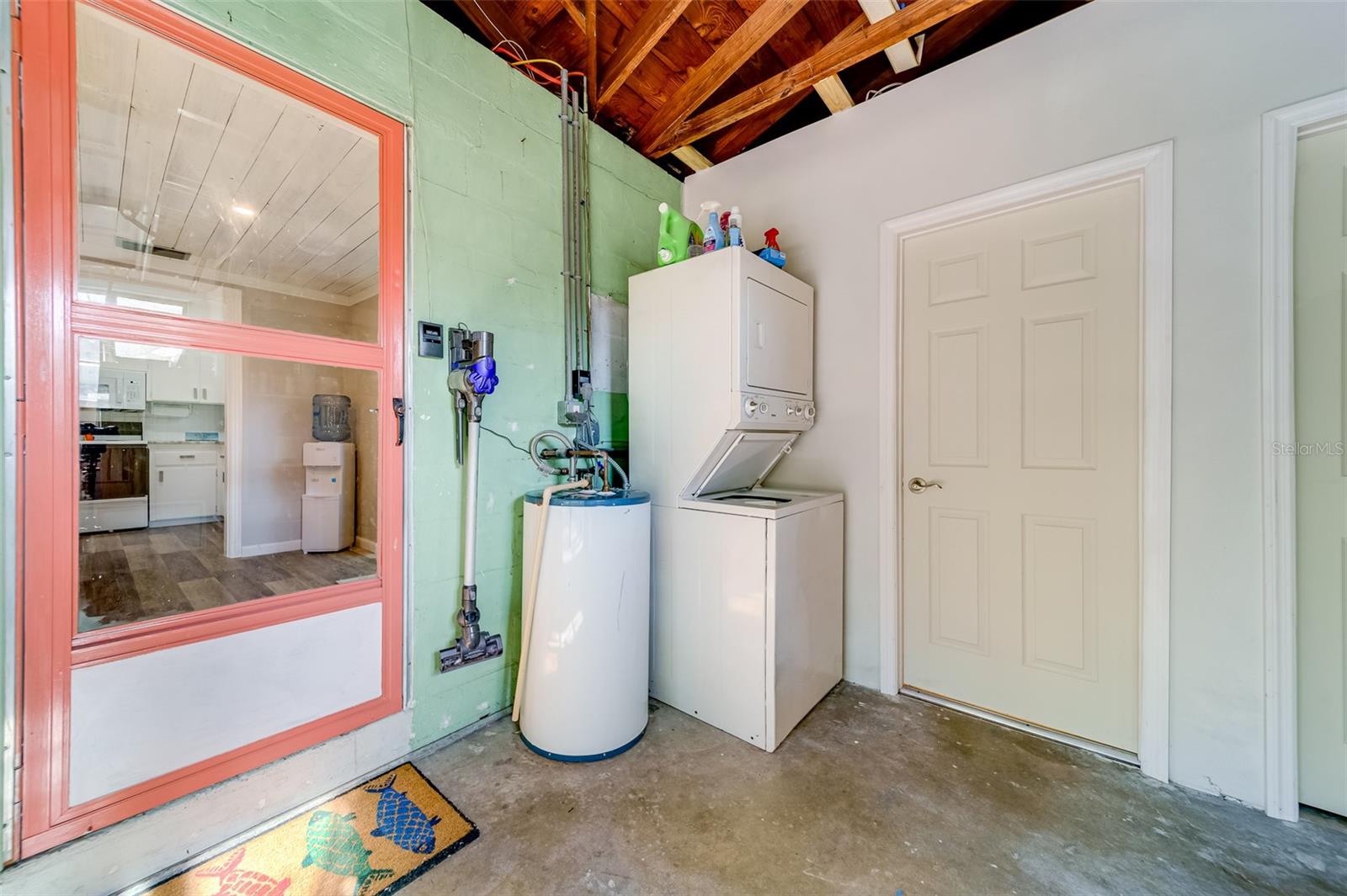 EDGEWATER ESTATES - Residential Lease