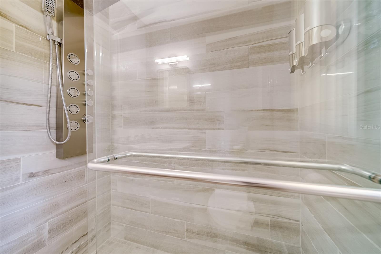 EDGEWATER ESTATES - Residential Lease