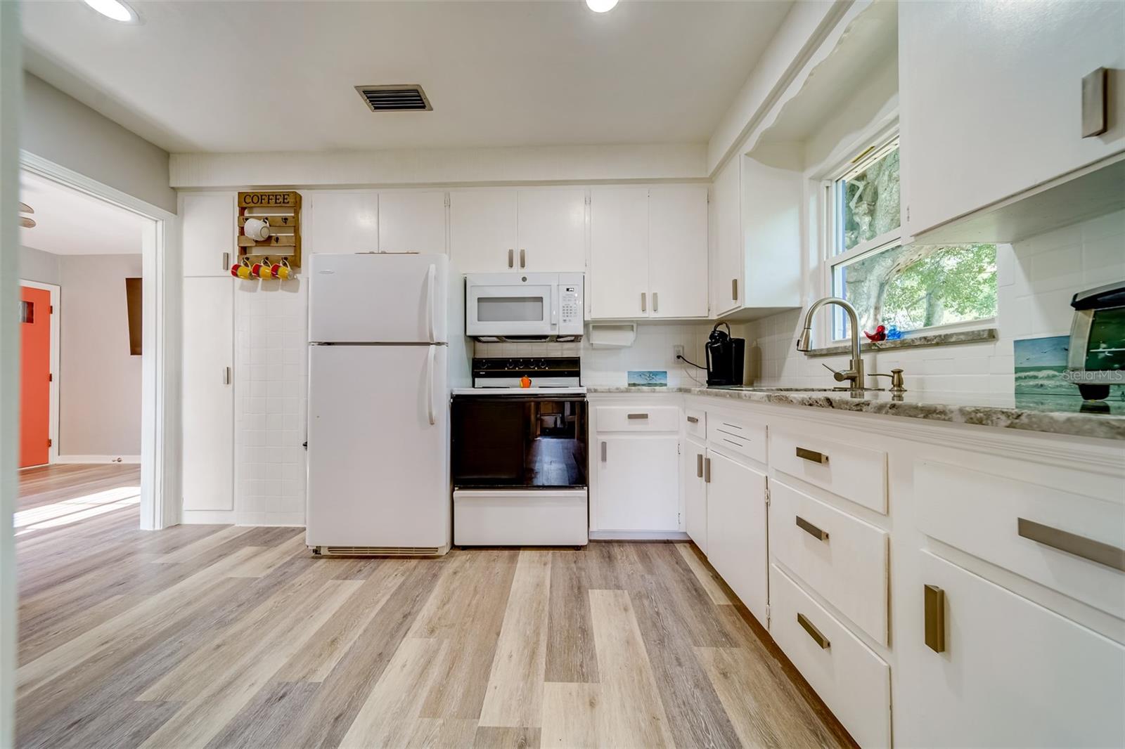 EDGEWATER ESTATES - Residential Lease