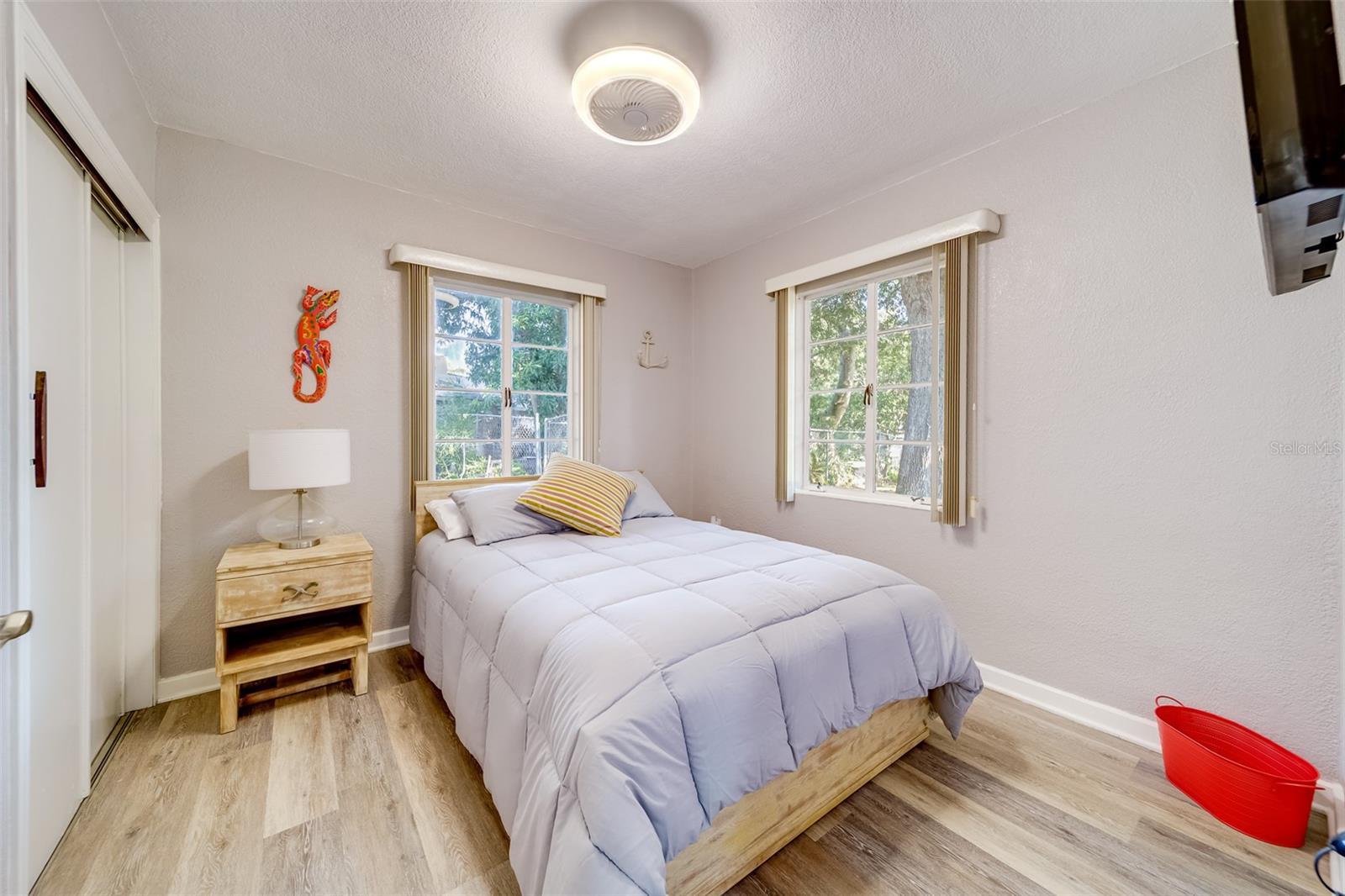 EDGEWATER ESTATES - Residential Lease