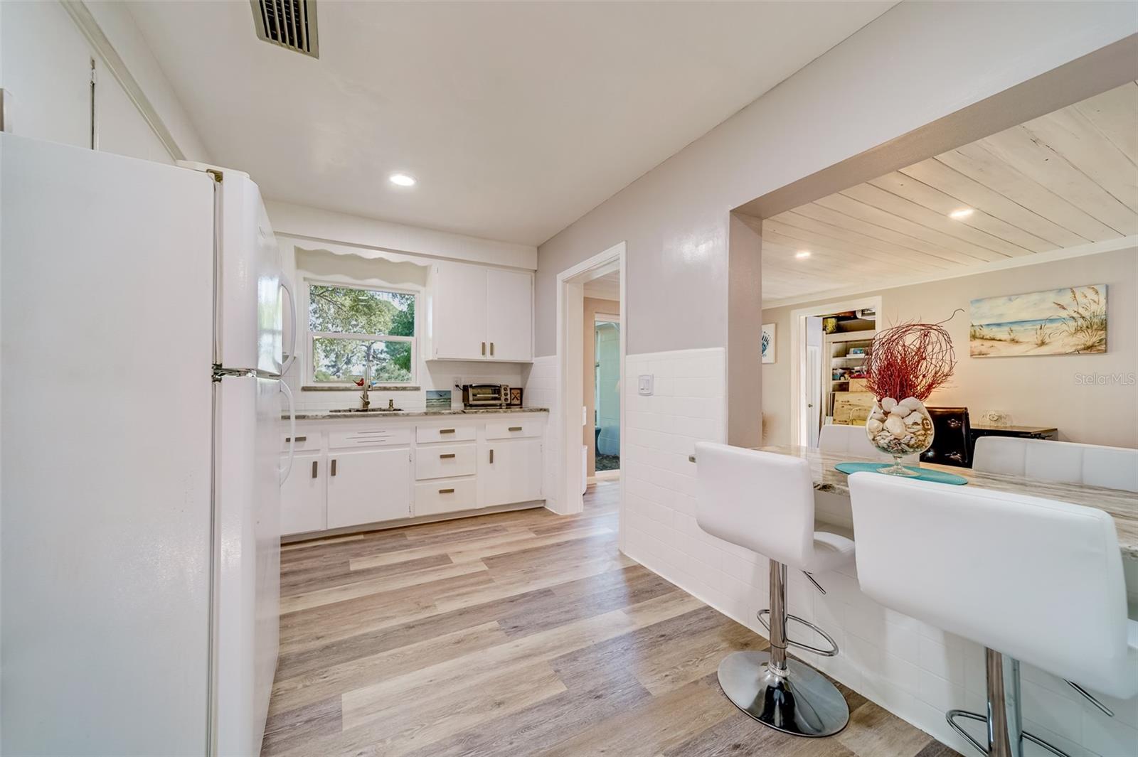 EDGEWATER ESTATES - Residential Lease