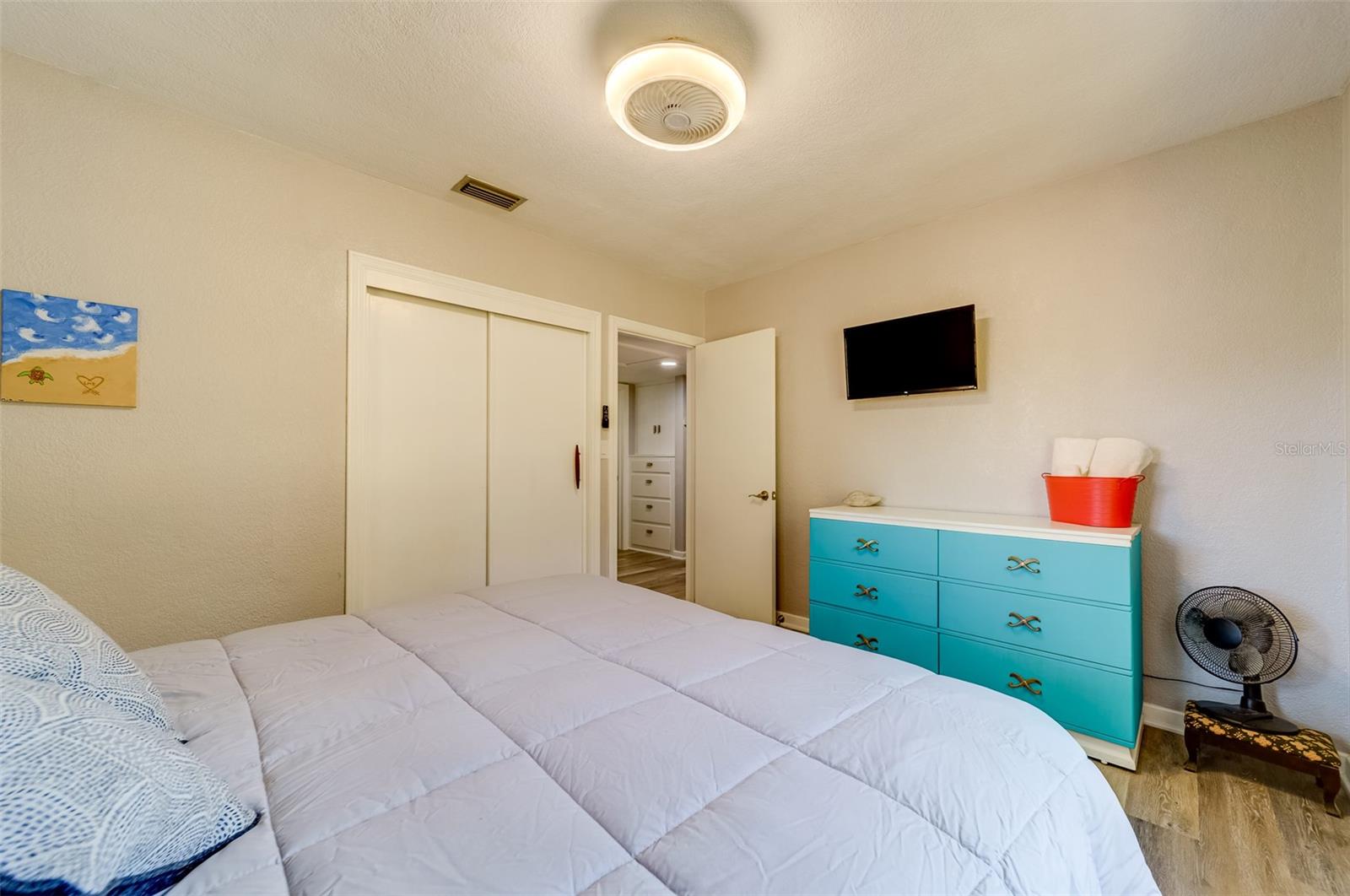 EDGEWATER ESTATES - Residential Lease