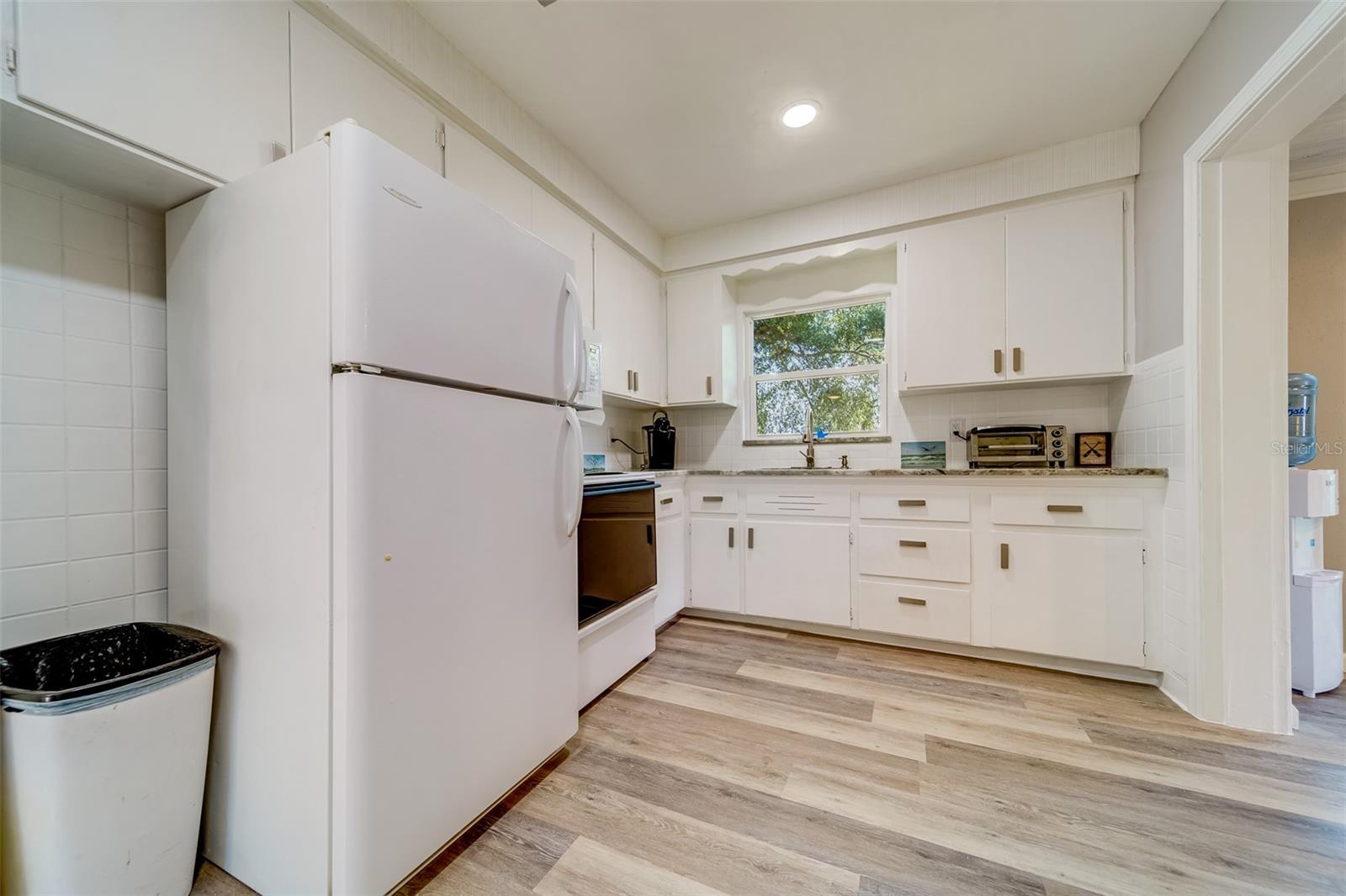 EDGEWATER ESTATES - Residential Lease