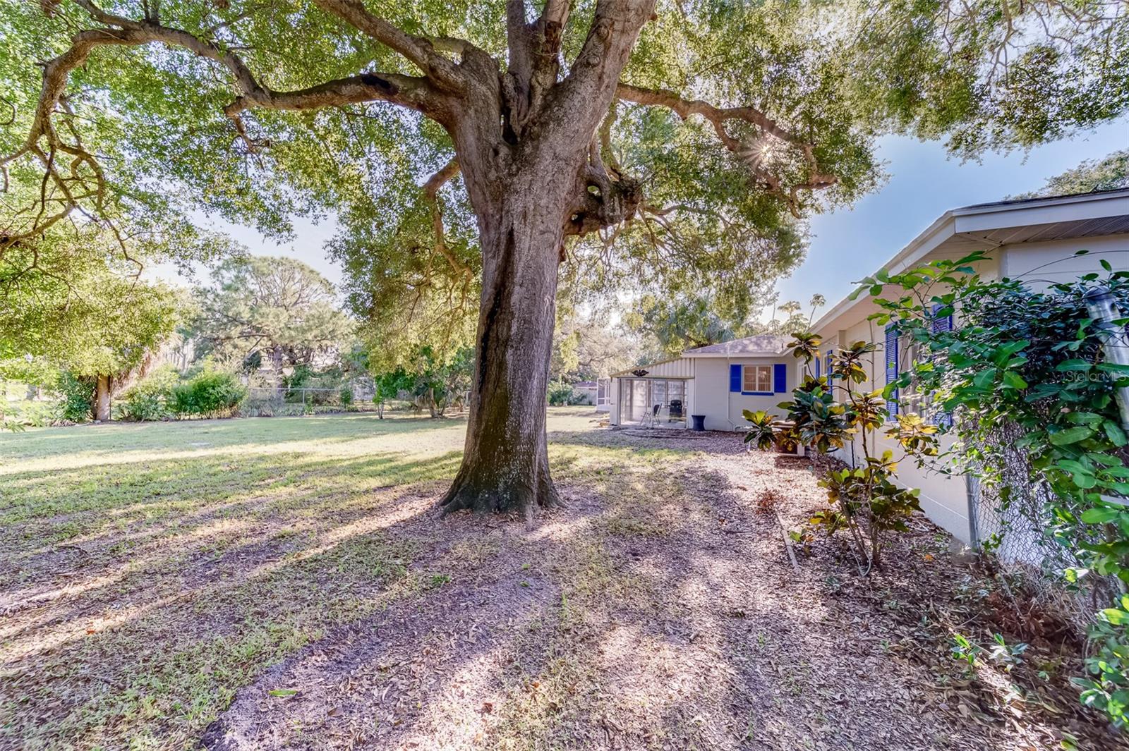 EDGEWATER ESTATES - Residential Lease