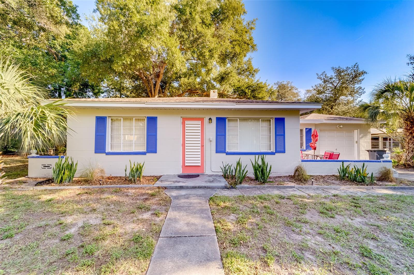 EDGEWATER ESTATES - Residential Lease
