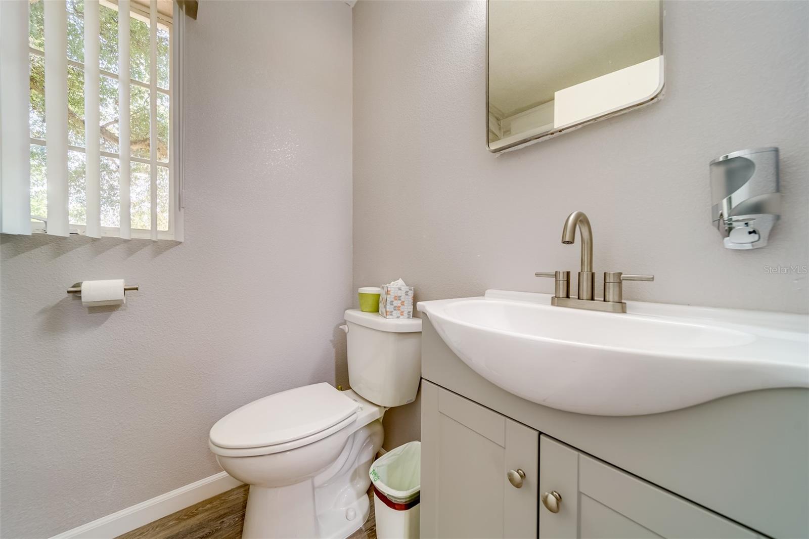 EDGEWATER ESTATES - Residential Lease