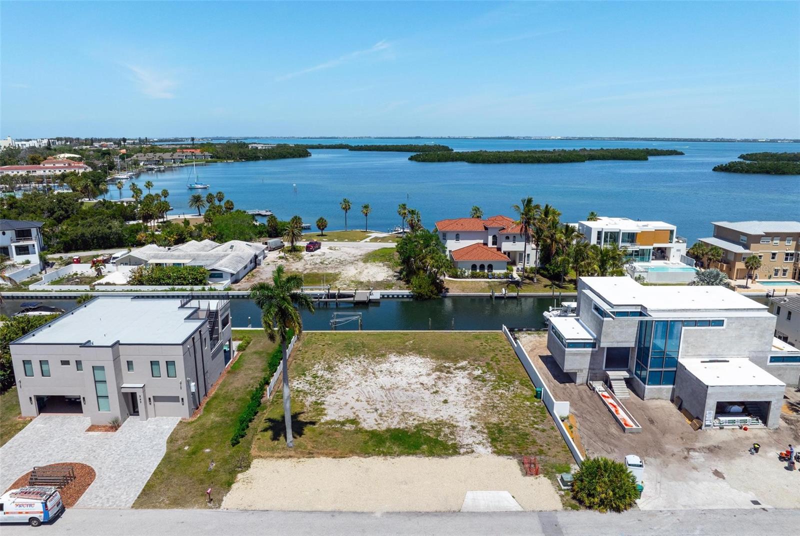 LONGBOAT KEY ESTATES - Land
