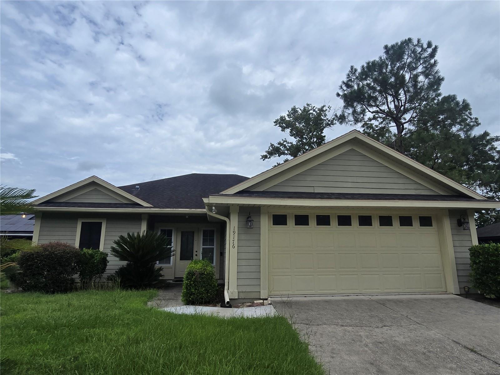 Very clean and quiet 3 bedroom two bath newer house in the Bailey Estates development, just a couple of minutes drive to downtown High Springs, Winn Dixie, CVS, Palms Medical.  Tenants should have good credit, a positive landlord reference and a provable ability to pay rent.