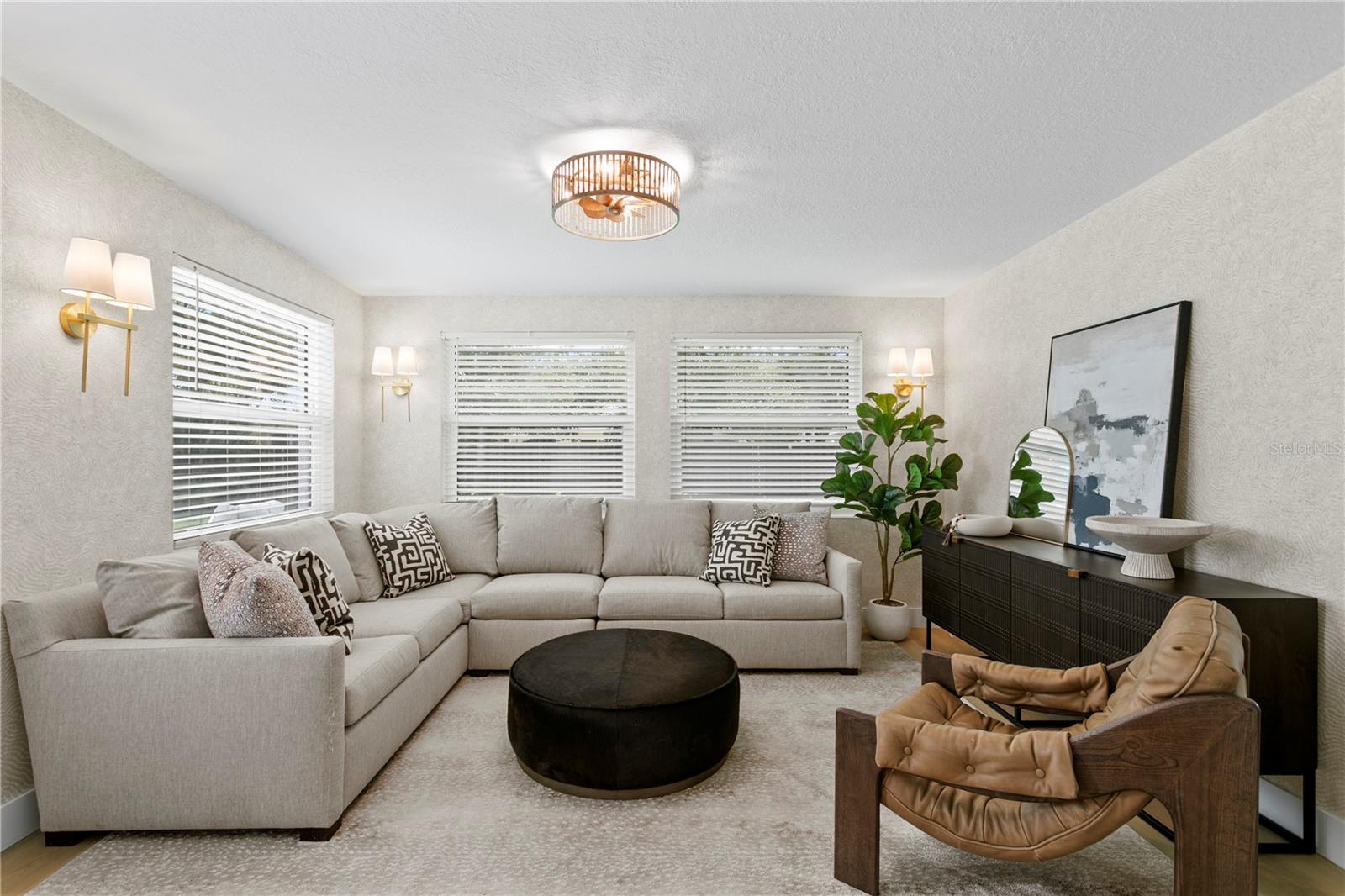 CRISP MANOR - Residential