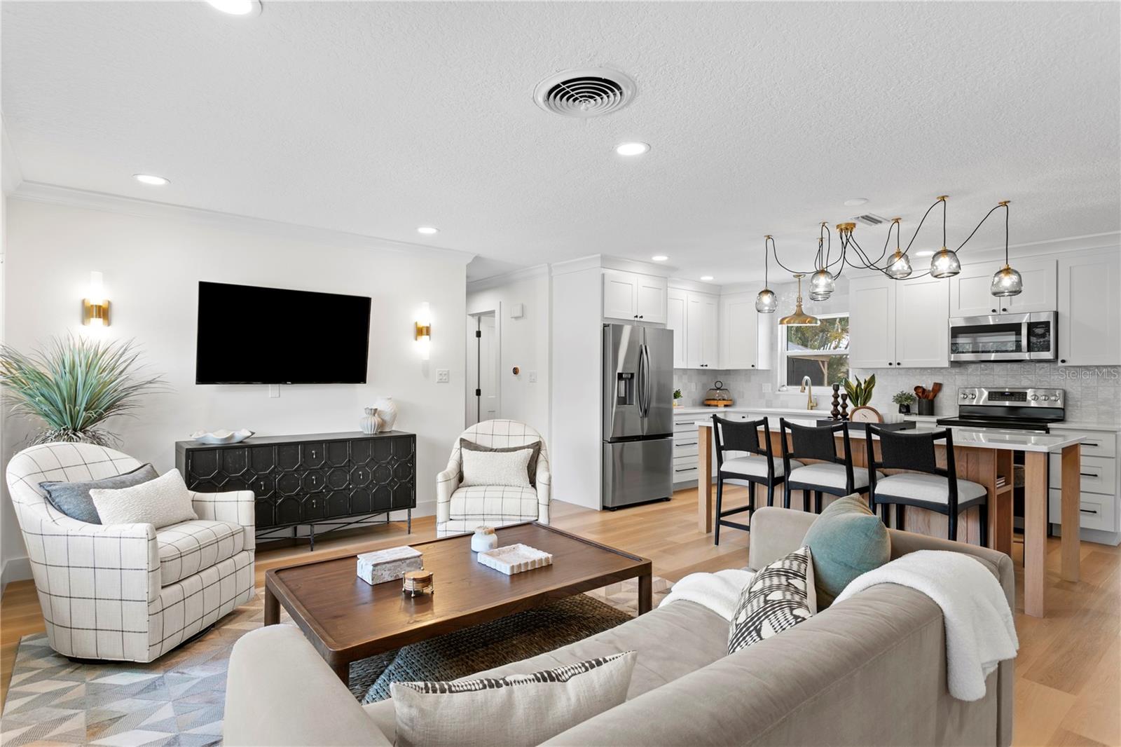 CRISP MANOR - Residential