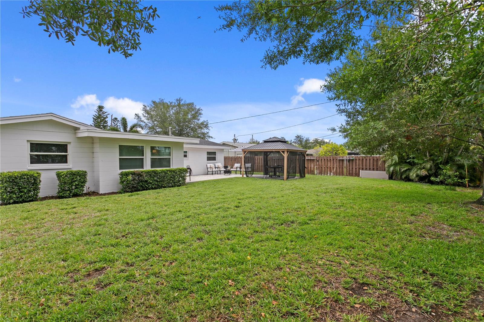 CRISP MANOR - Residential