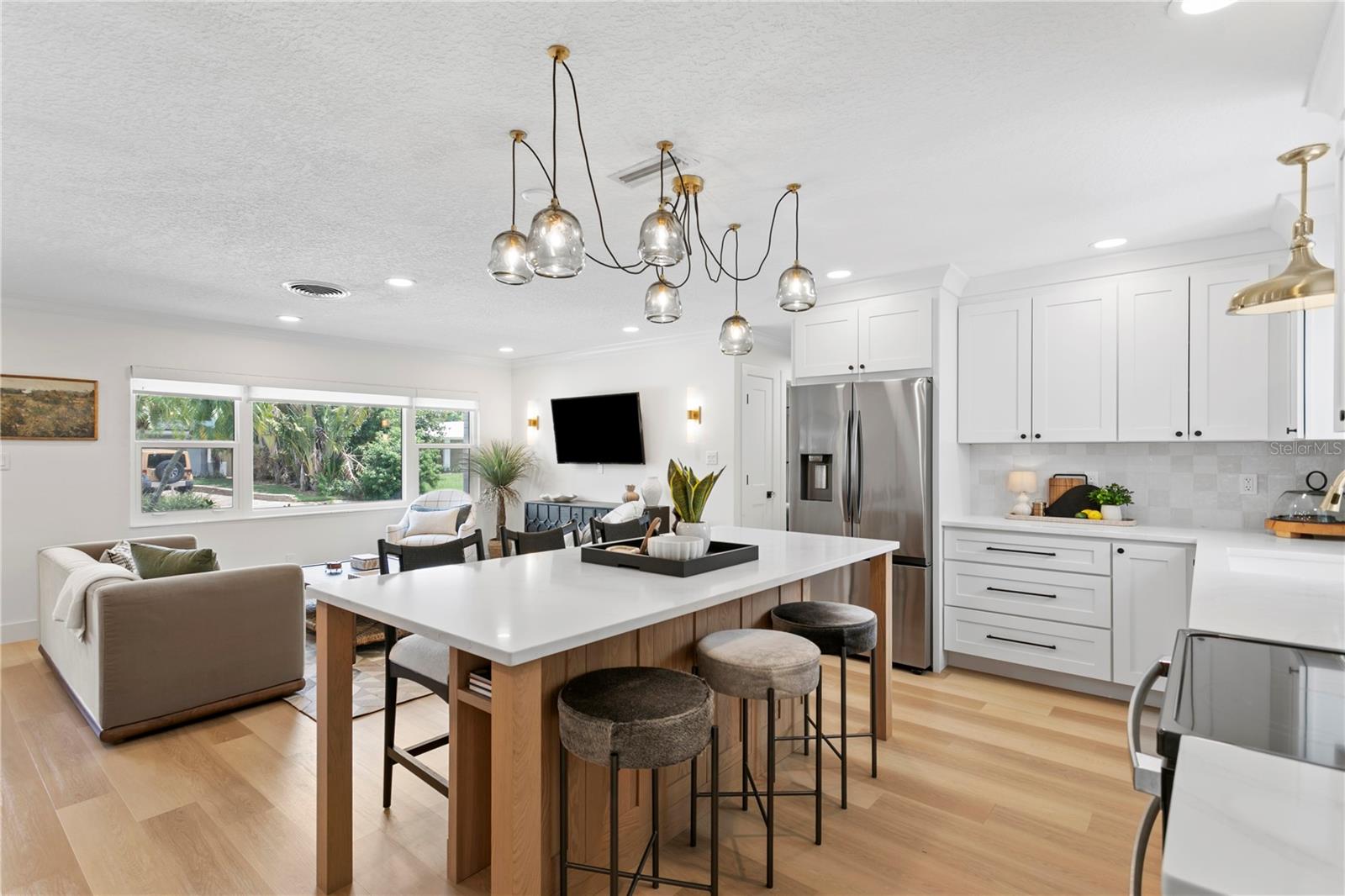 CRISP MANOR - Residential