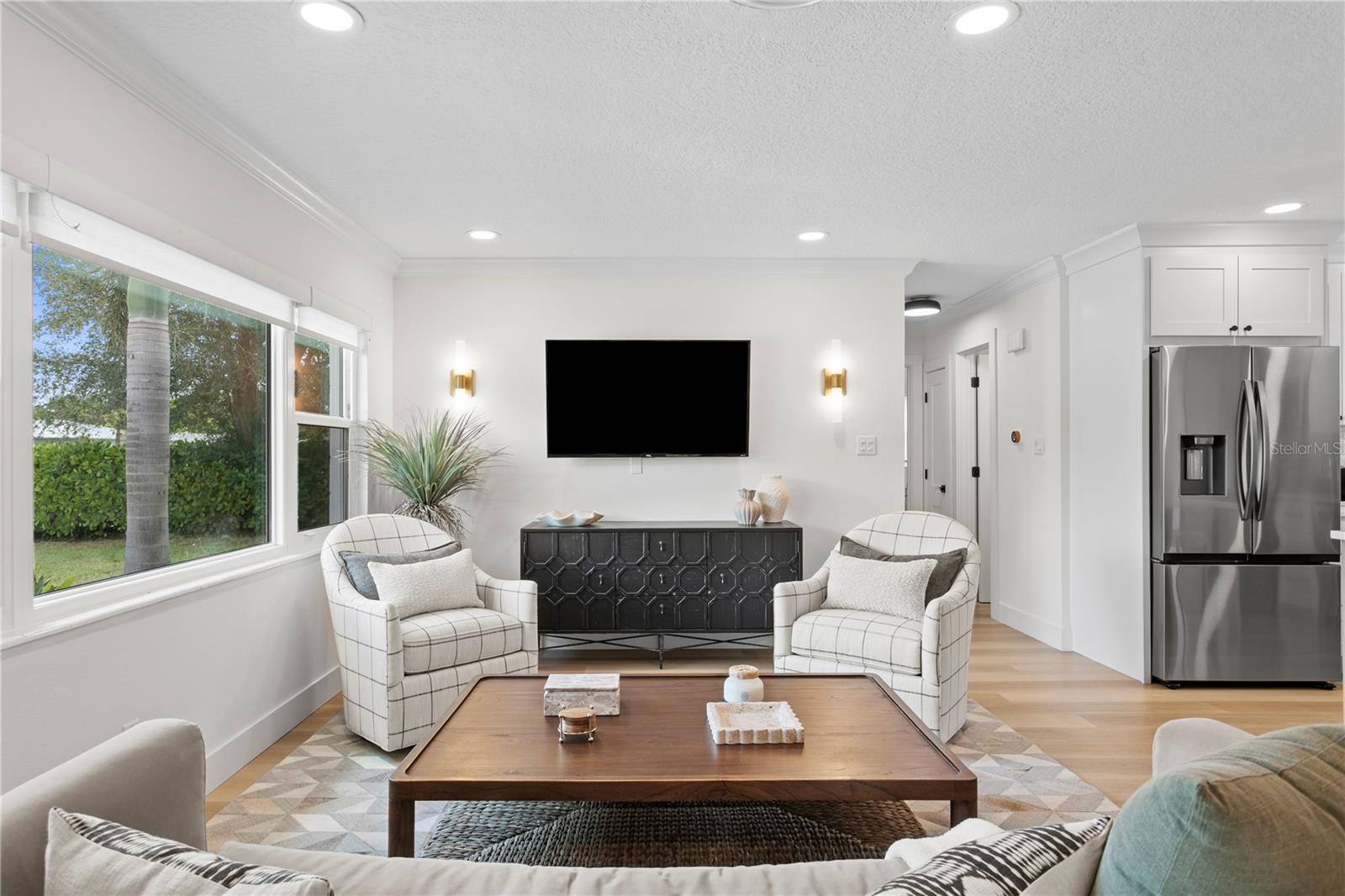 CRISP MANOR - Residential
