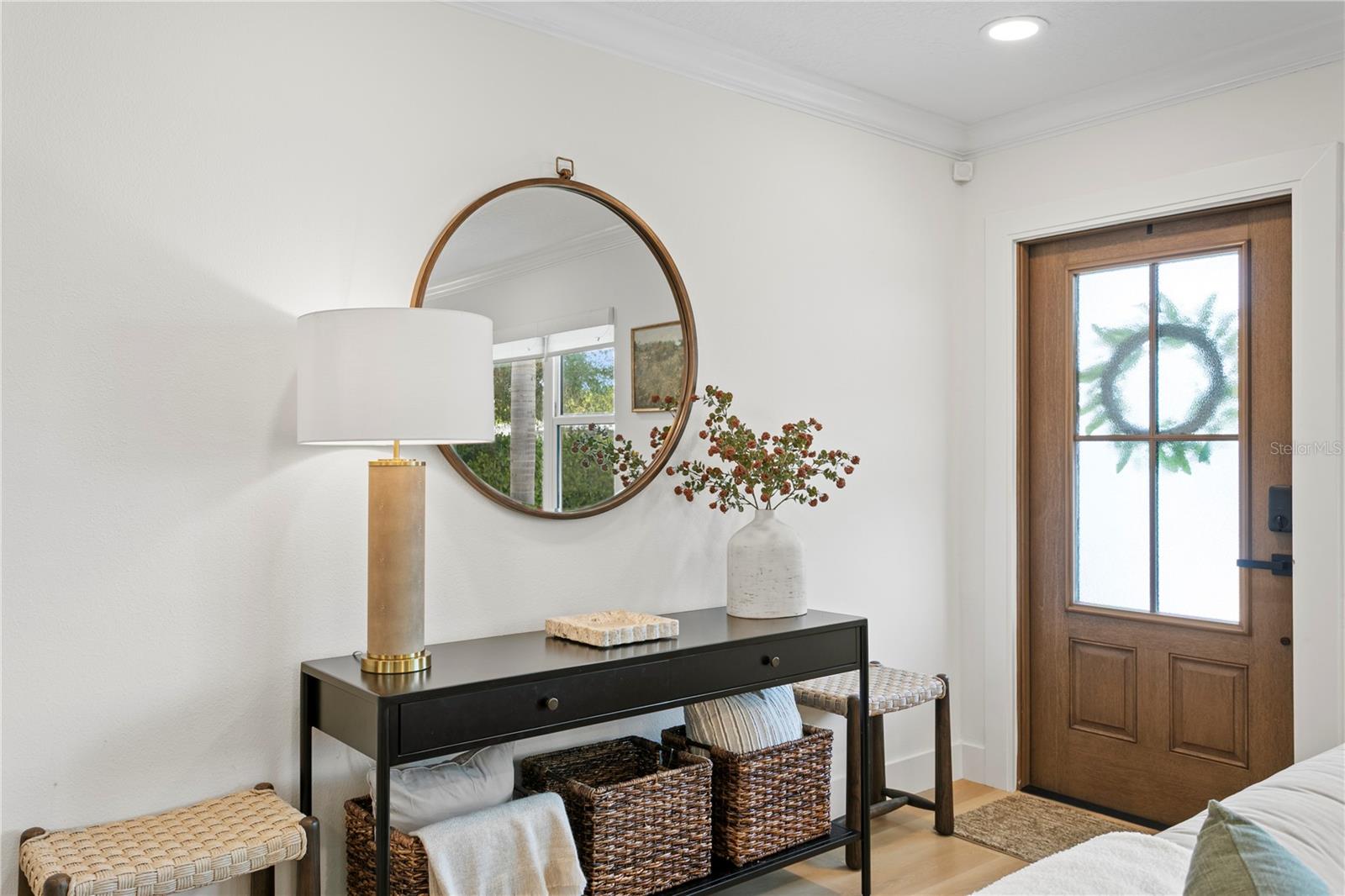 CRISP MANOR - Residential