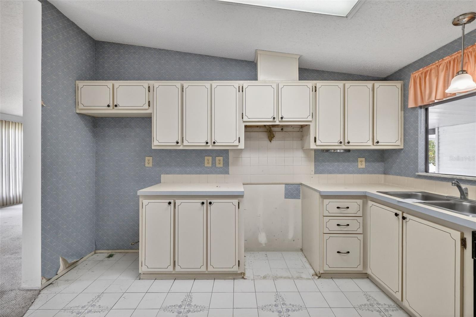LADY LAKE ORANGE BLOSSOM GARDENS UNIT 09 - Residential