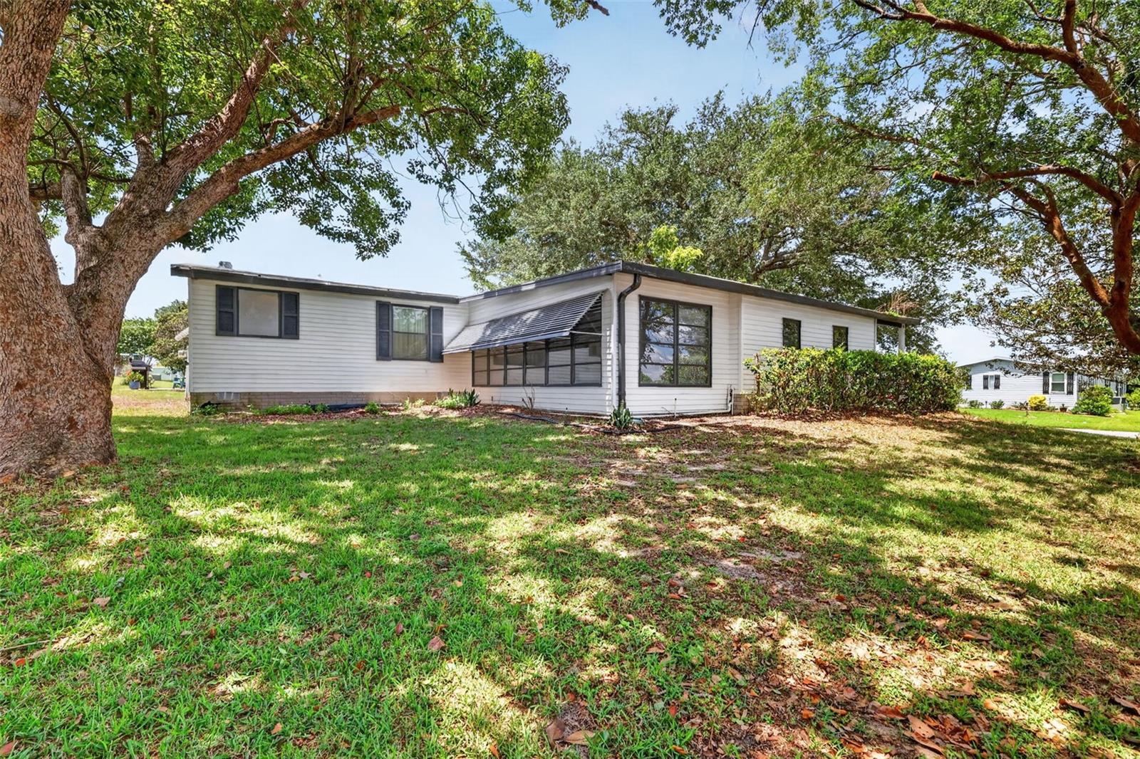 LADY LAKE ORANGE BLOSSOM GARDENS UNIT 09 - Residential