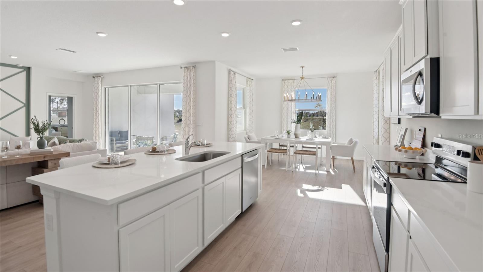 TWISTED OAKS - Residential